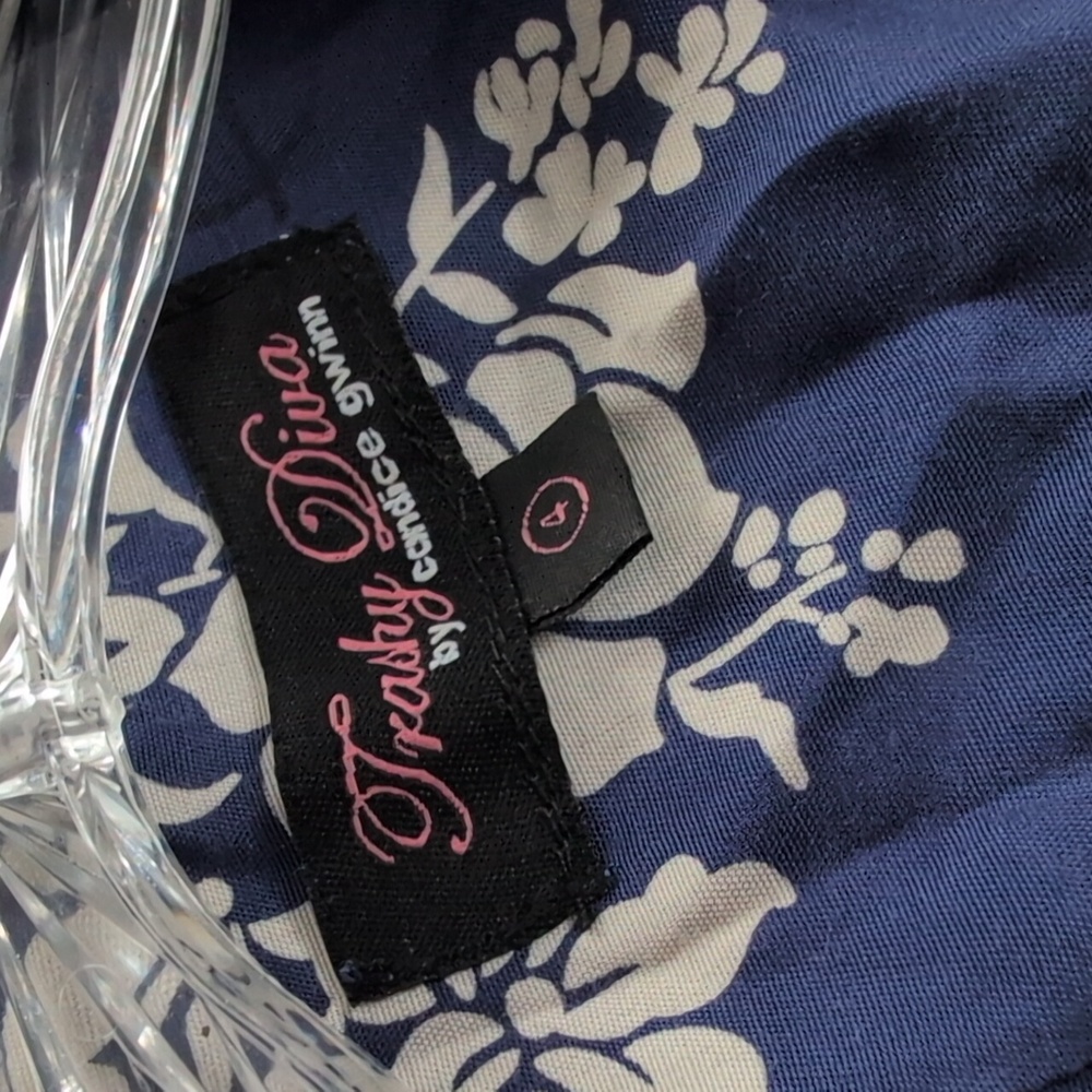 Trashy Diva Crop Top & High Waisted Short Set. - Picture 3 of 4